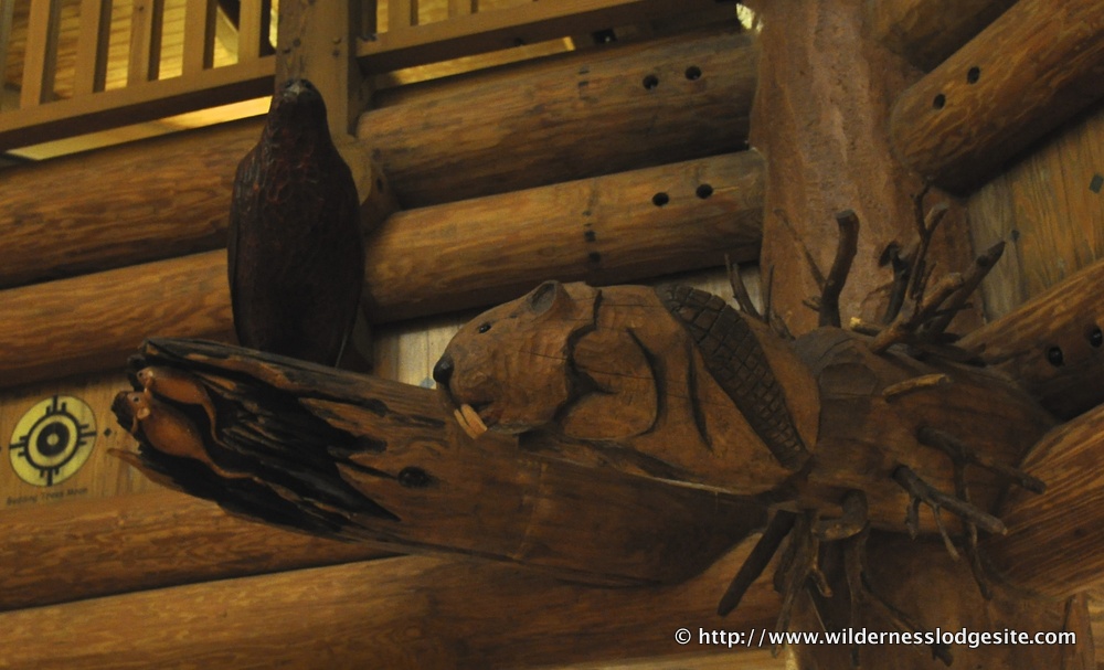 WLVillas Bever & Eagle Carving